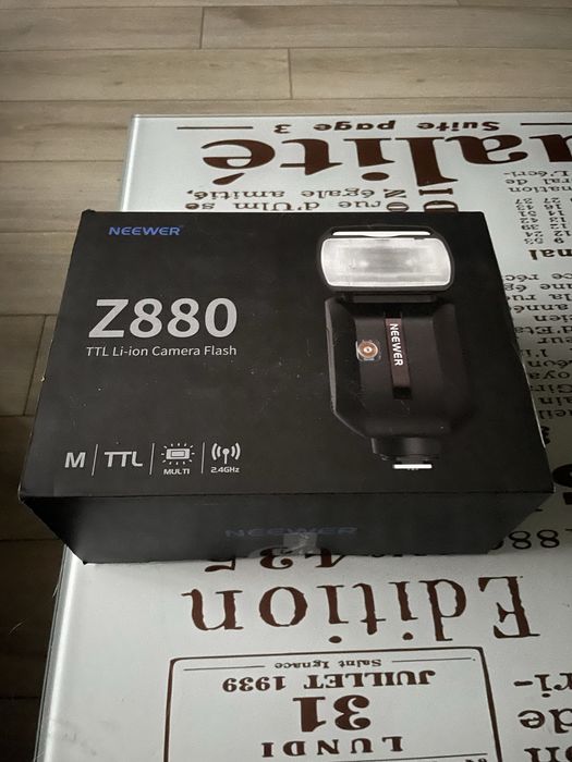 lampa błyskowa Neewer Z880 TTL Li-ion Camera Flash.