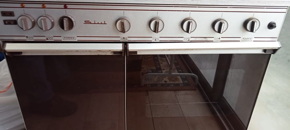 Fogão a gás e elétrico