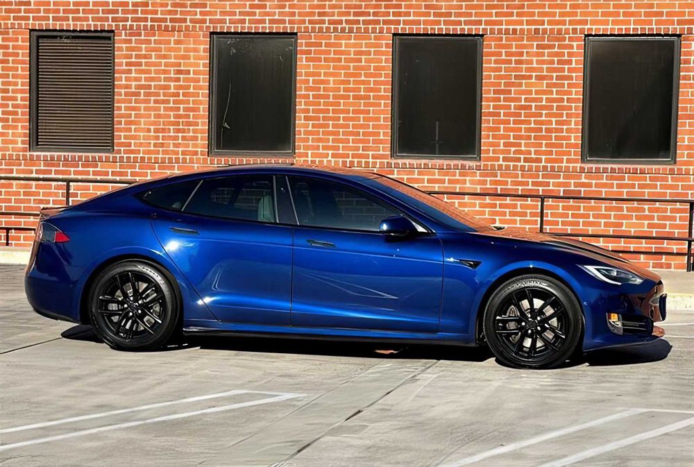 Tesla Model S      2018