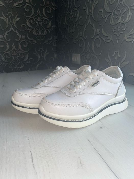 Кроссовки женские белые