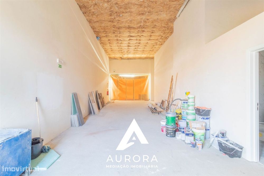 Loja para venda 227.4m2 área bruta centro da cidade de Espinho