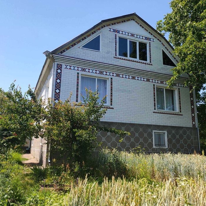 Продається будинок м . Дунаївці будинок + літня кухня.