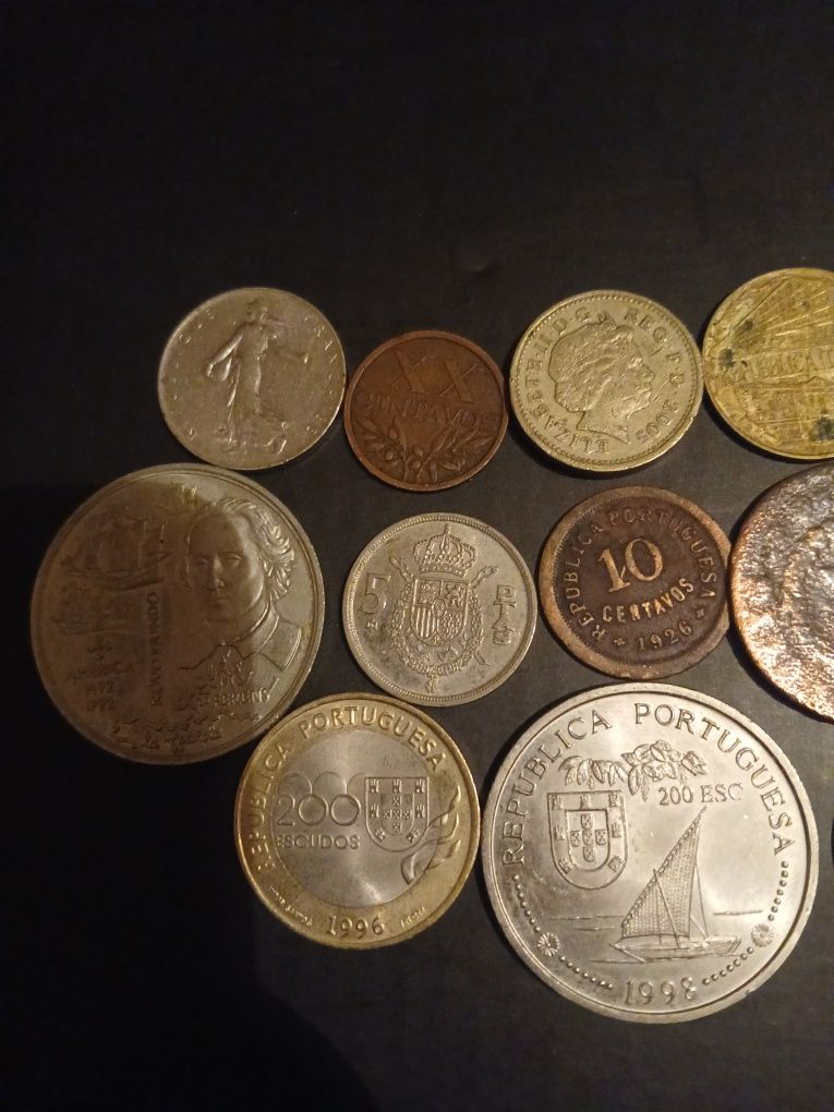 Moedas antigas muito bem estimadas.