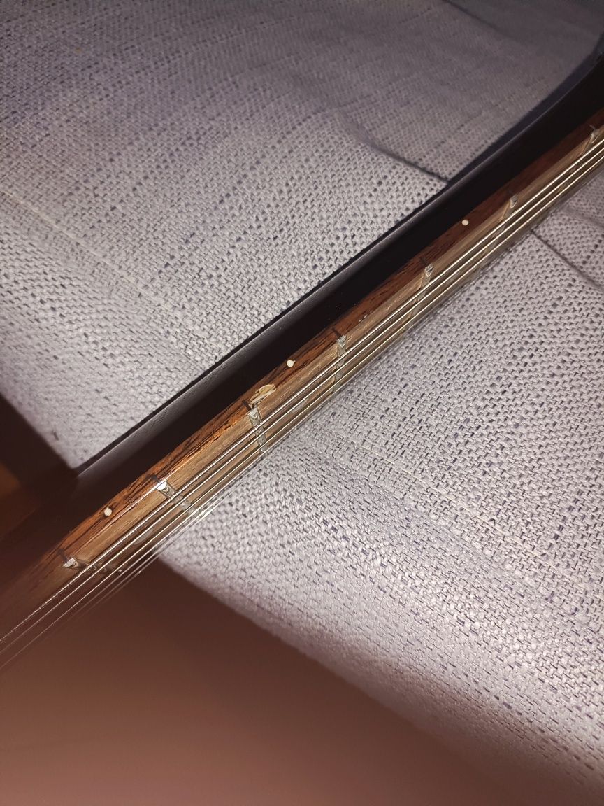 Gitara epiphone.