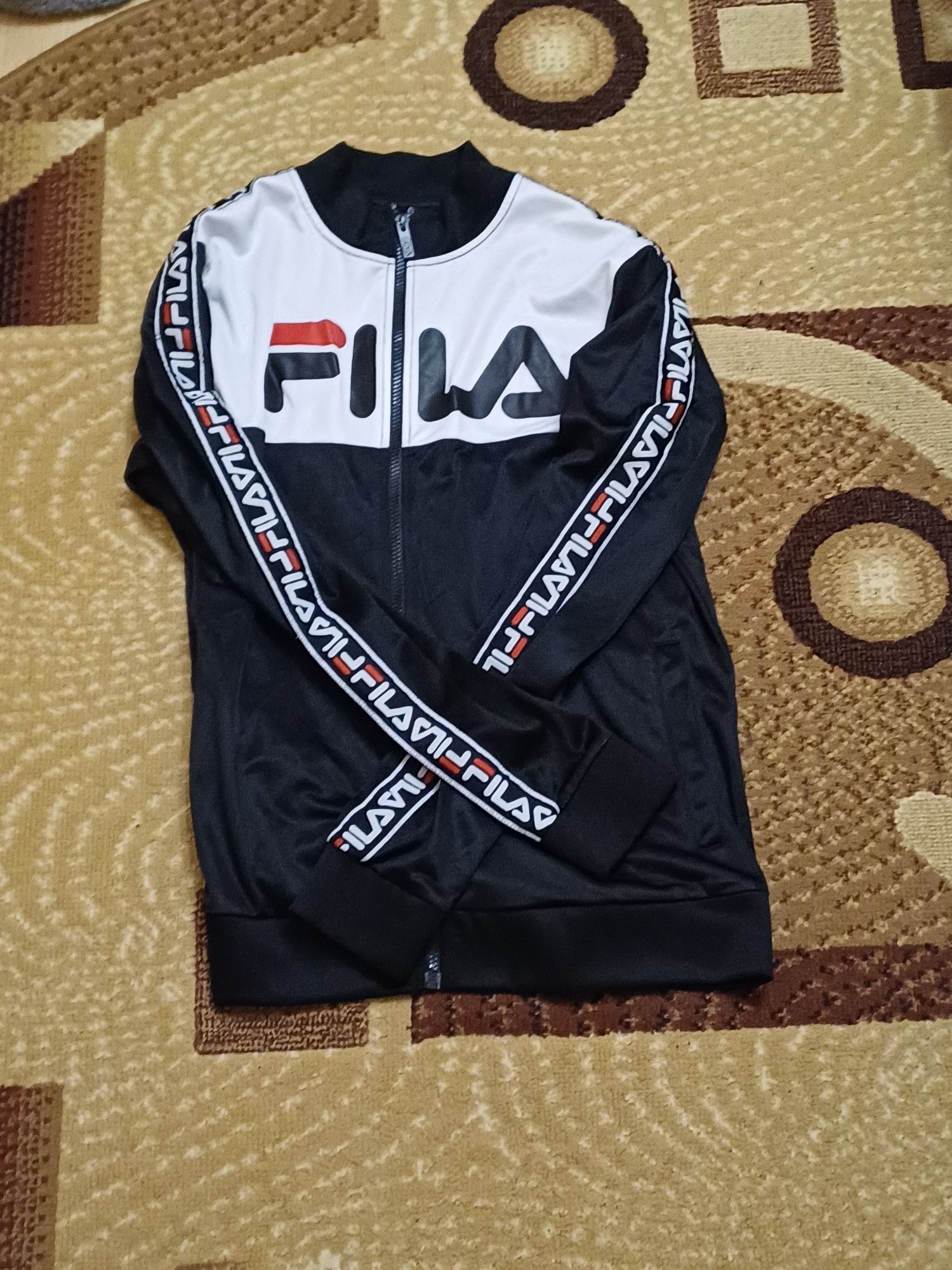 Продам олімпійку Fila на лампасах