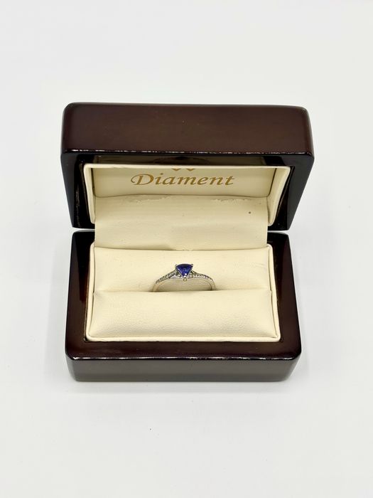 Pierścionek z tanzanitem i brylantami białe złoto