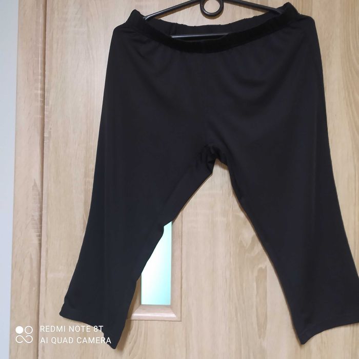 Czarne nowe spodenki rowerowe.