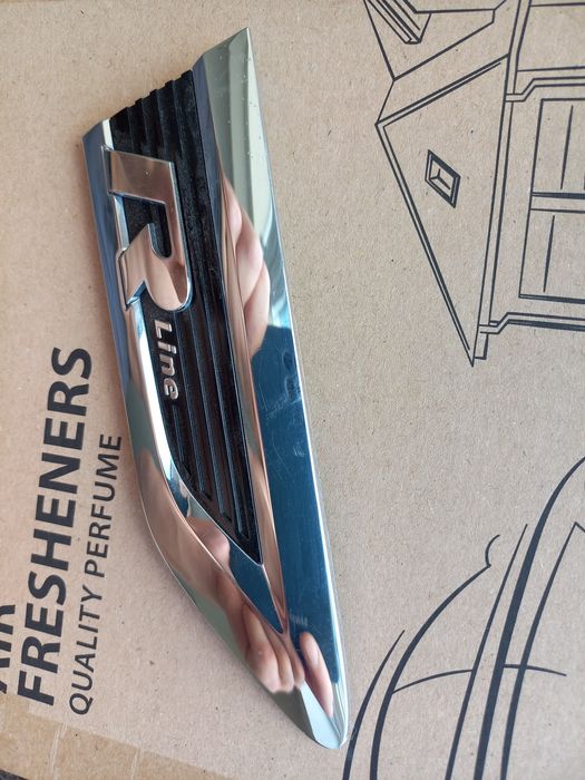 Емблема крила переднього правого wv tiguan 5na853688b