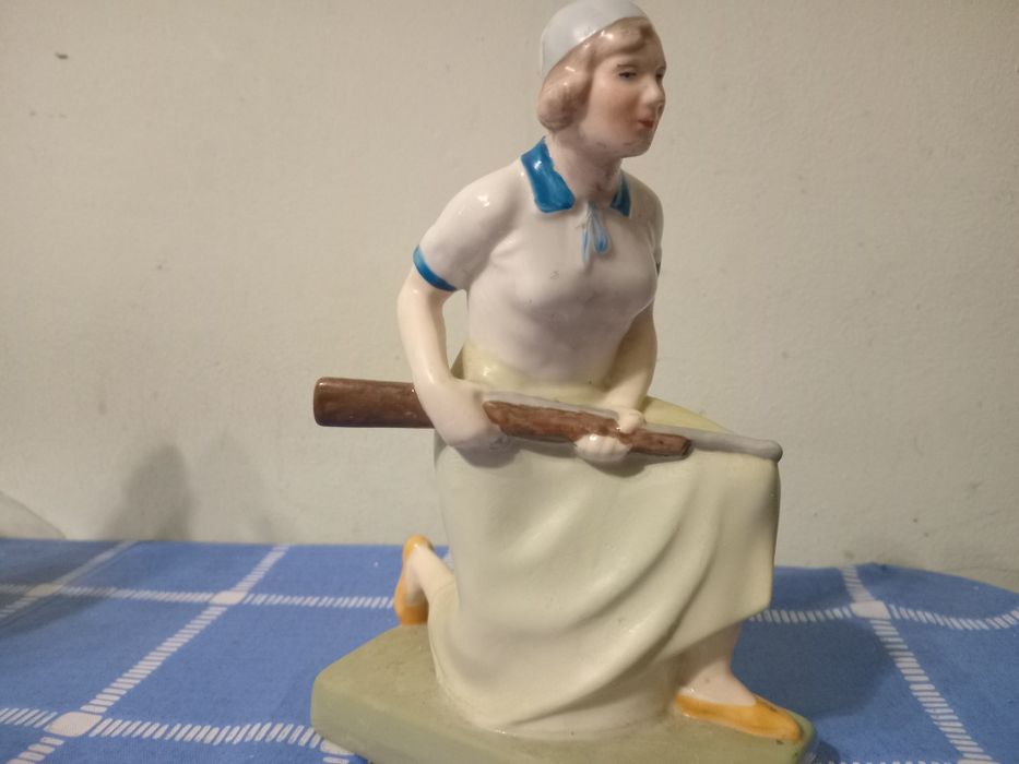 Продам фарфоровые статуэтки, производство  ссср