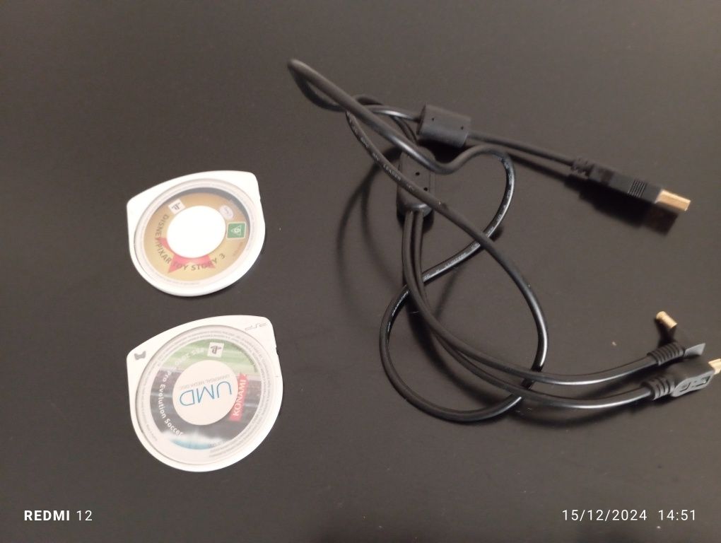 Cabo USB e 2 jogos PSP