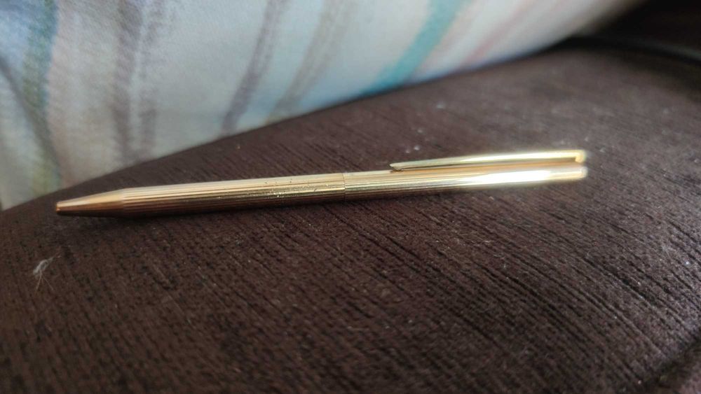 Caneta ST Dupont em ouro