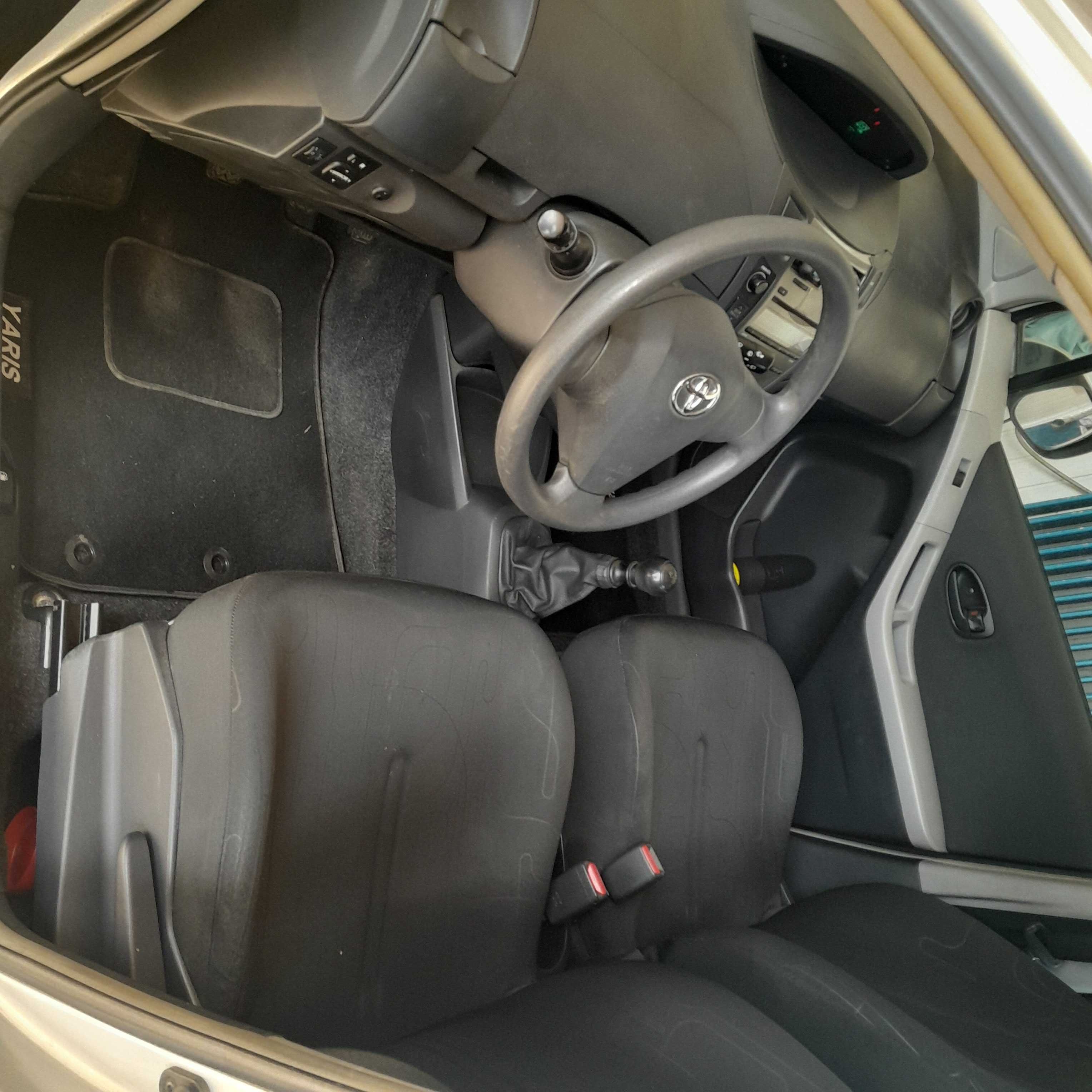Sprzedam Toyotę Yaris 1,33 TMPL 6 biegów.