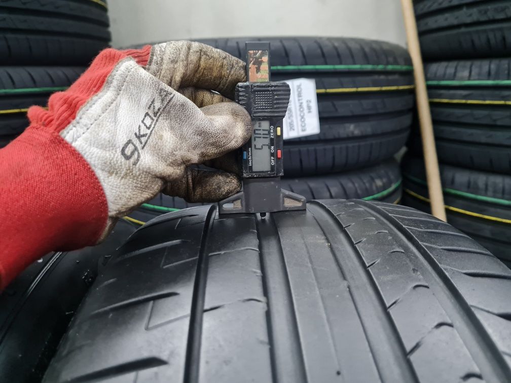 235/35R20 Pirelli P ZERO.