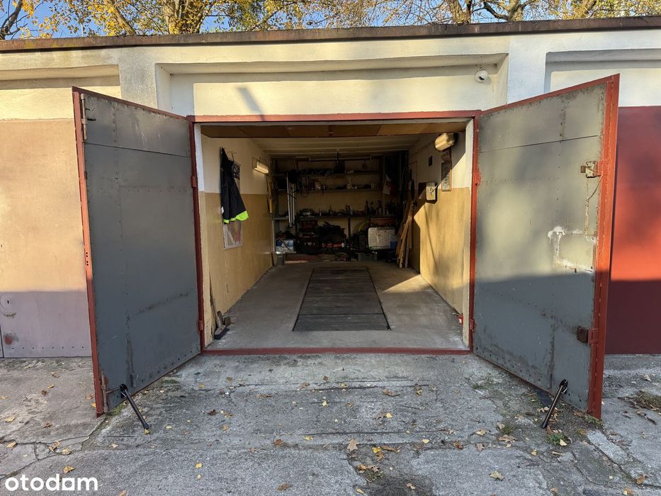 Garaż murowany 15,9 m² z kanałem, Wilcza – zamknięty kompleks