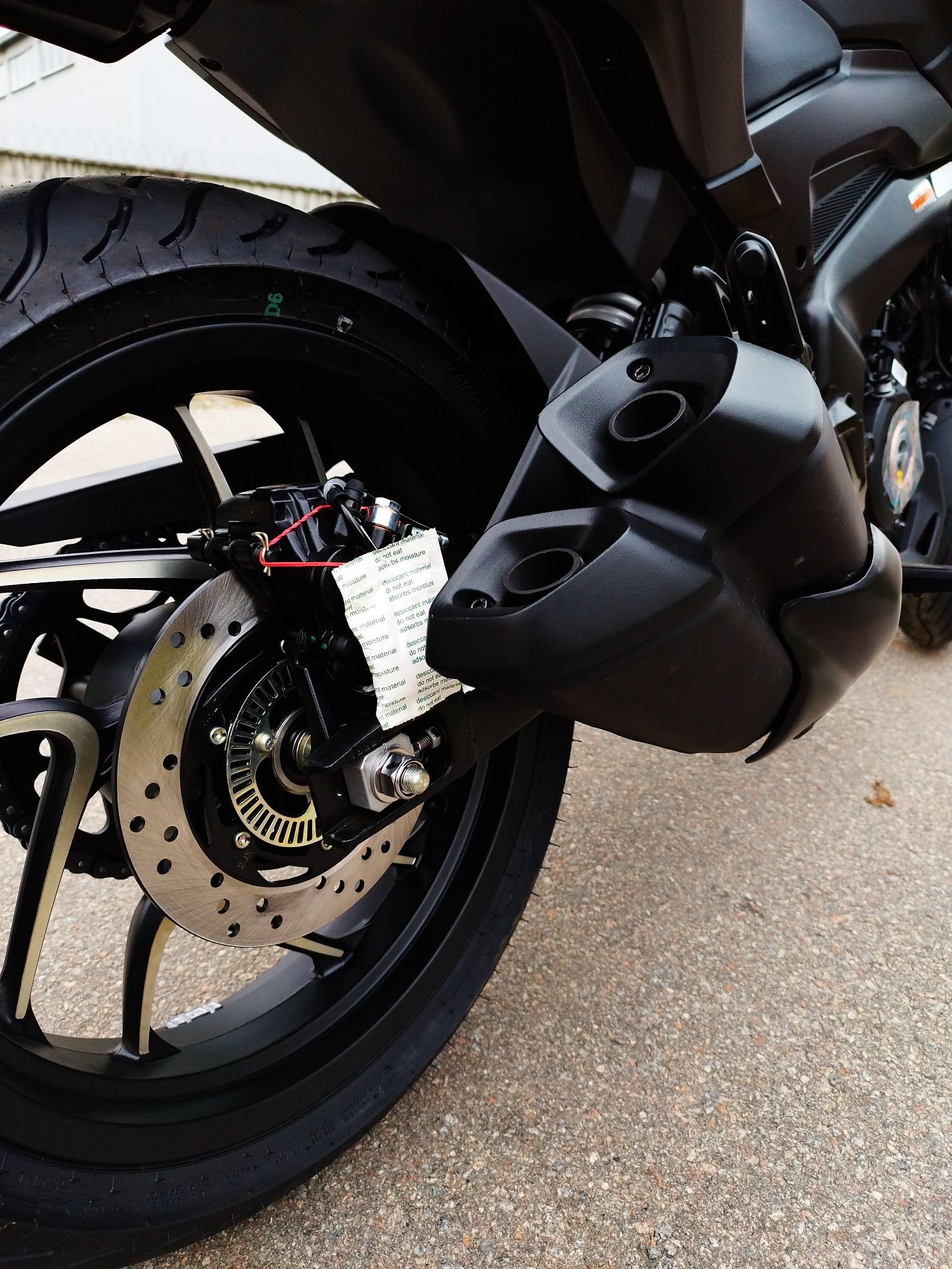 Мотоцикл Bajaj Dominar 400
