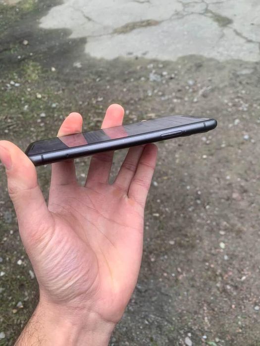 Продам 11 айфон в хорошем состоянии