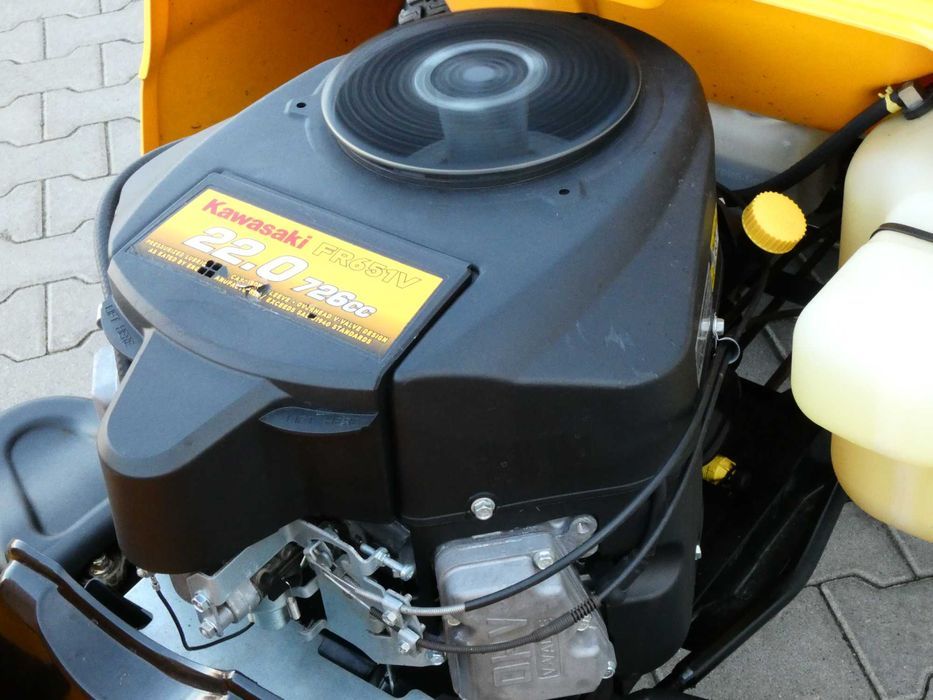 Traktor kosiarka Cub Cadet Zero Skręt V2 22HP Kawasaki (110305)  Baras