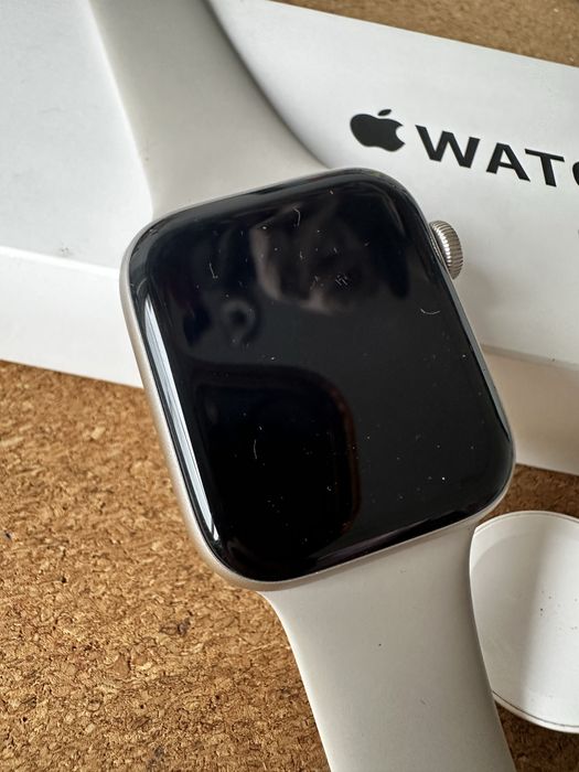 Apple Watch SE (2gen) 44mm - Bateria 97%