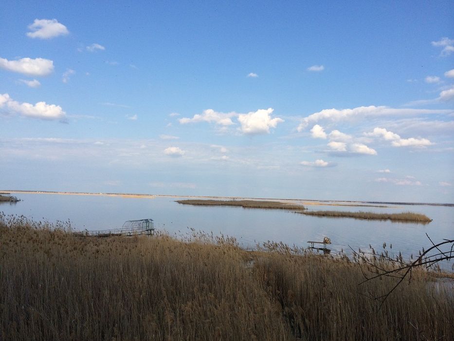 Участок у воды с фундаментом в Подгородном