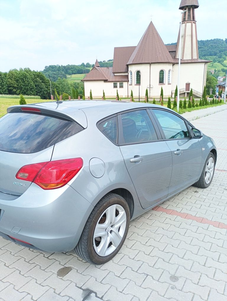 Sprzedam piękną astrę j