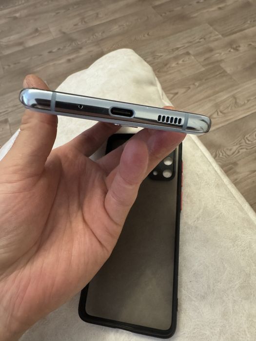 Samsung S20 plus новий