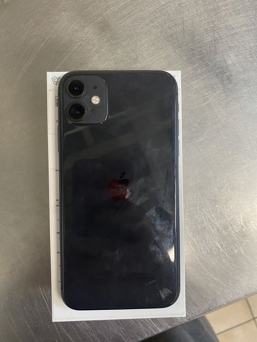 Продается телефон айфон 11 64 GB! Працює ! Тільки є тріщина на екрані
