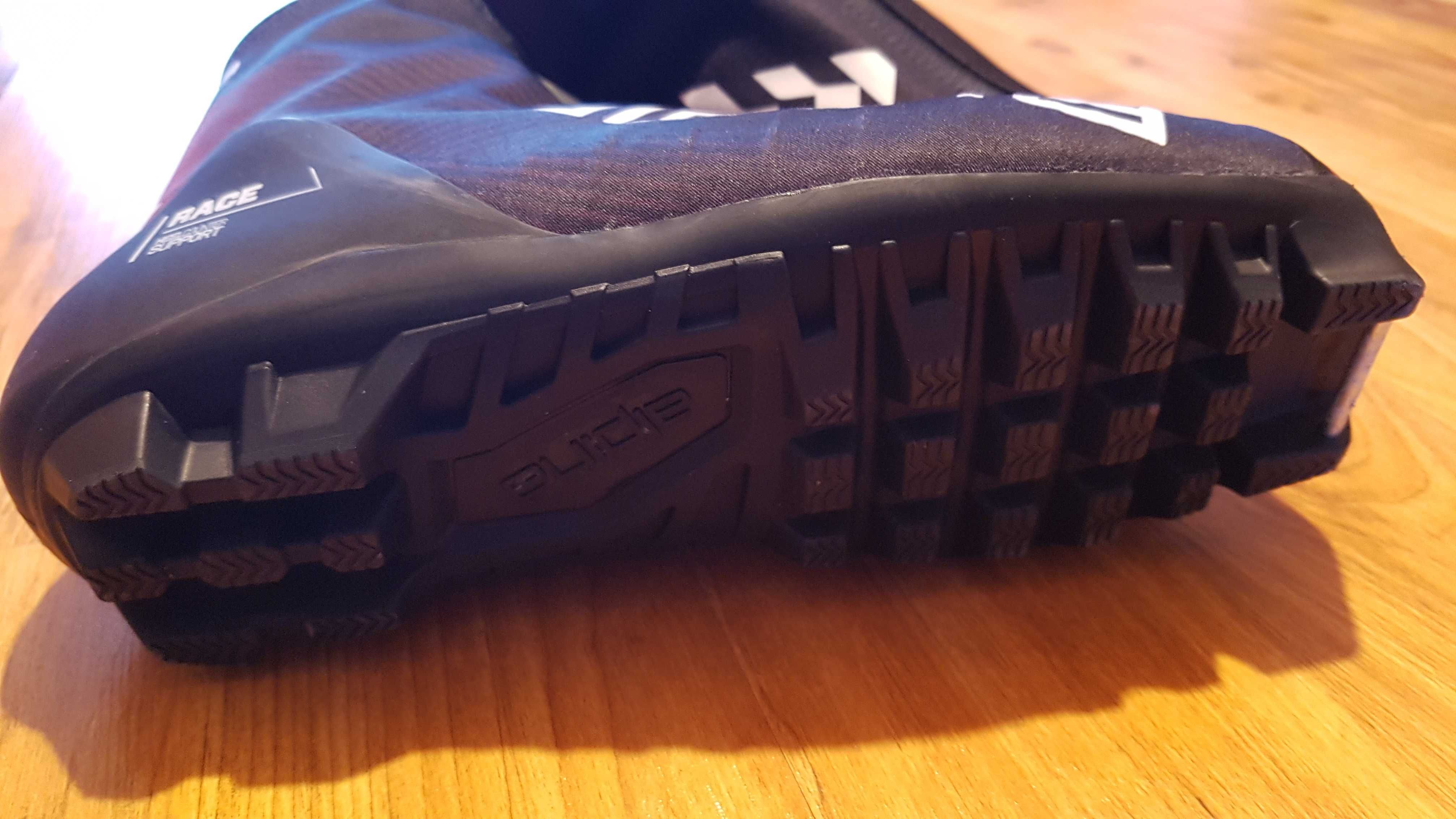 Buty damskie do stylu klasycznego Alpina