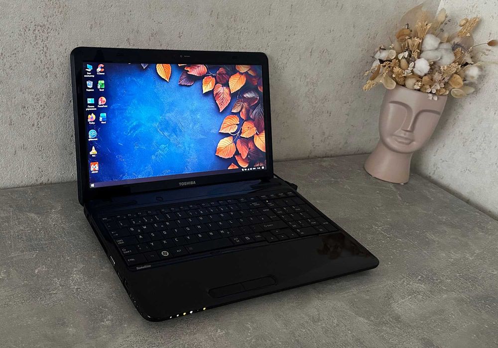 Ноутбук Toshiba (Core i5 / 4 ГБ DDR3 / 128 ГБ SSD / Radeon HD × 1 ГБ)