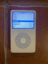 Apple iPod classic 5th Generation White (30 GB) (MA002LL)