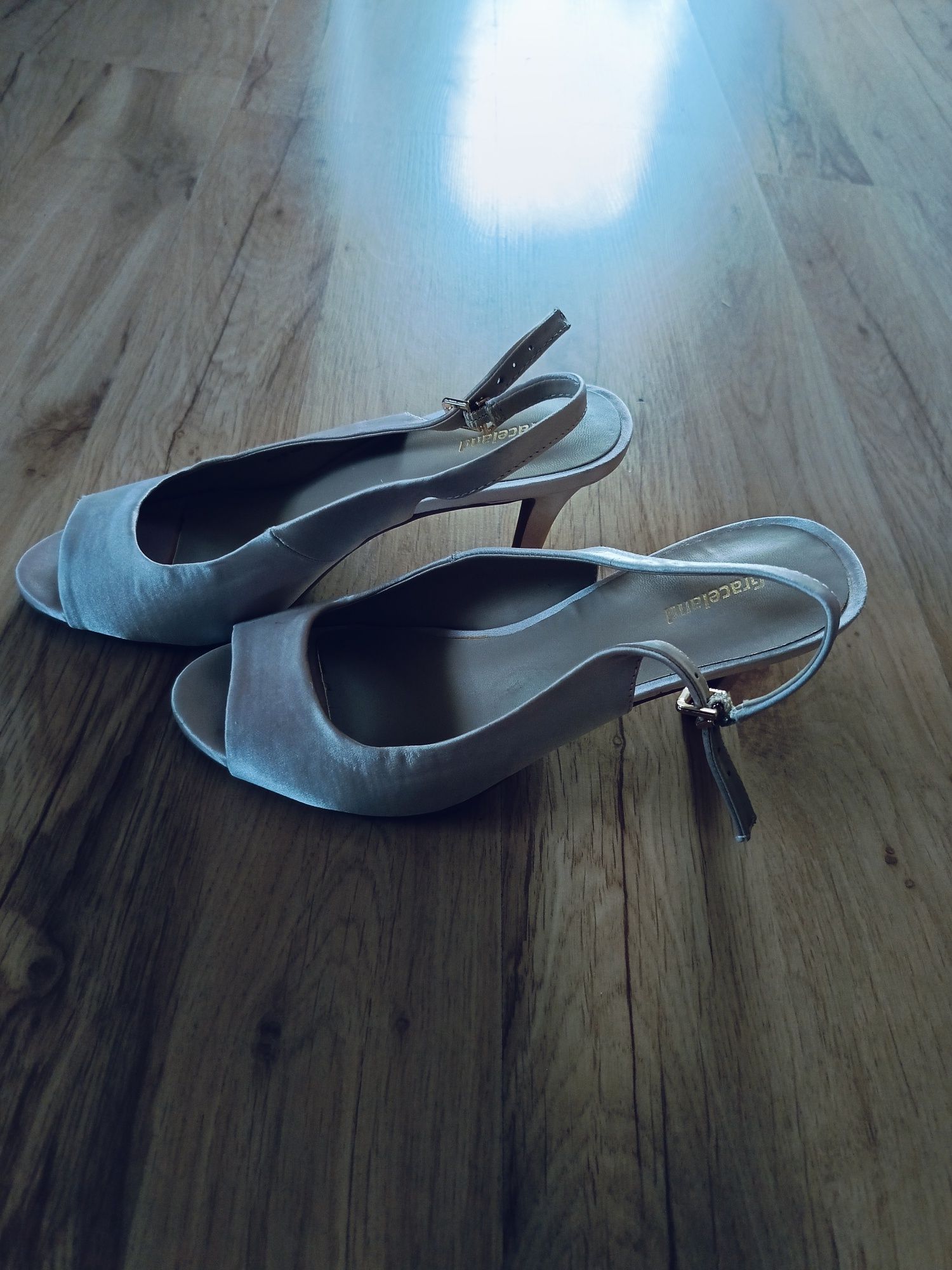 Sprzedam buty na niskim obcasie
