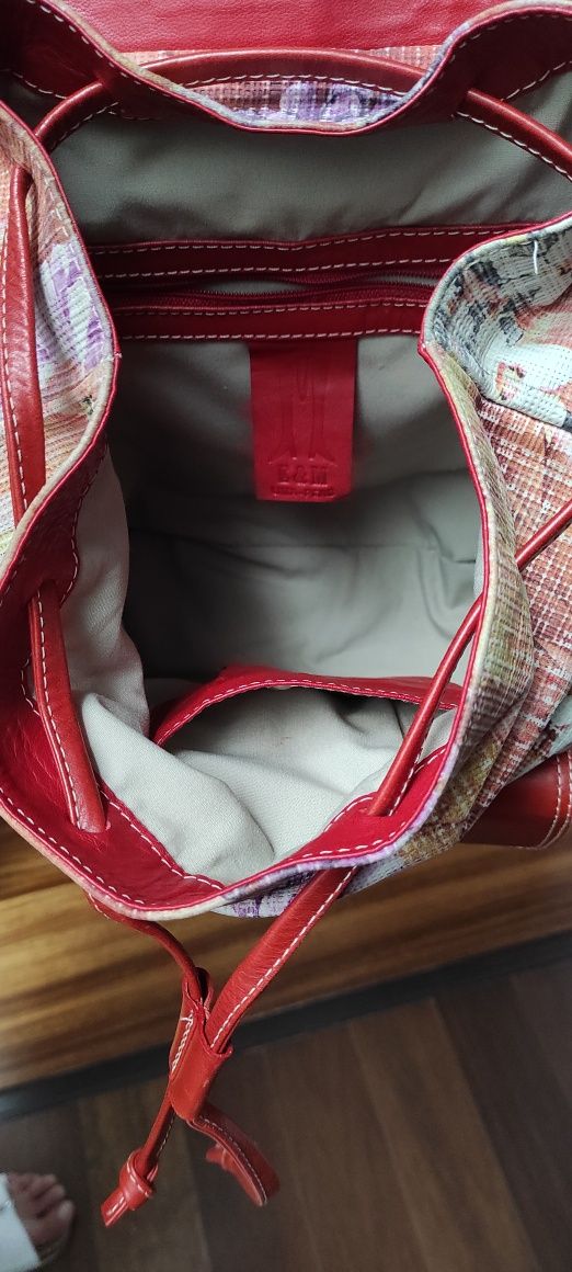 Mochila vermelha E&M LIMA.PERU