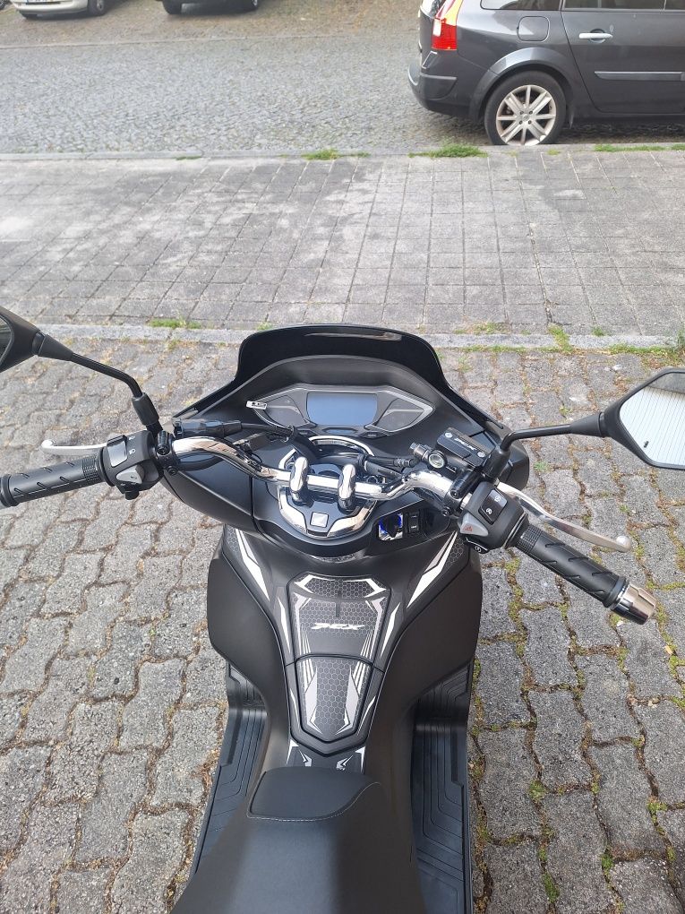 Vendo honda pcx 125 com 470km