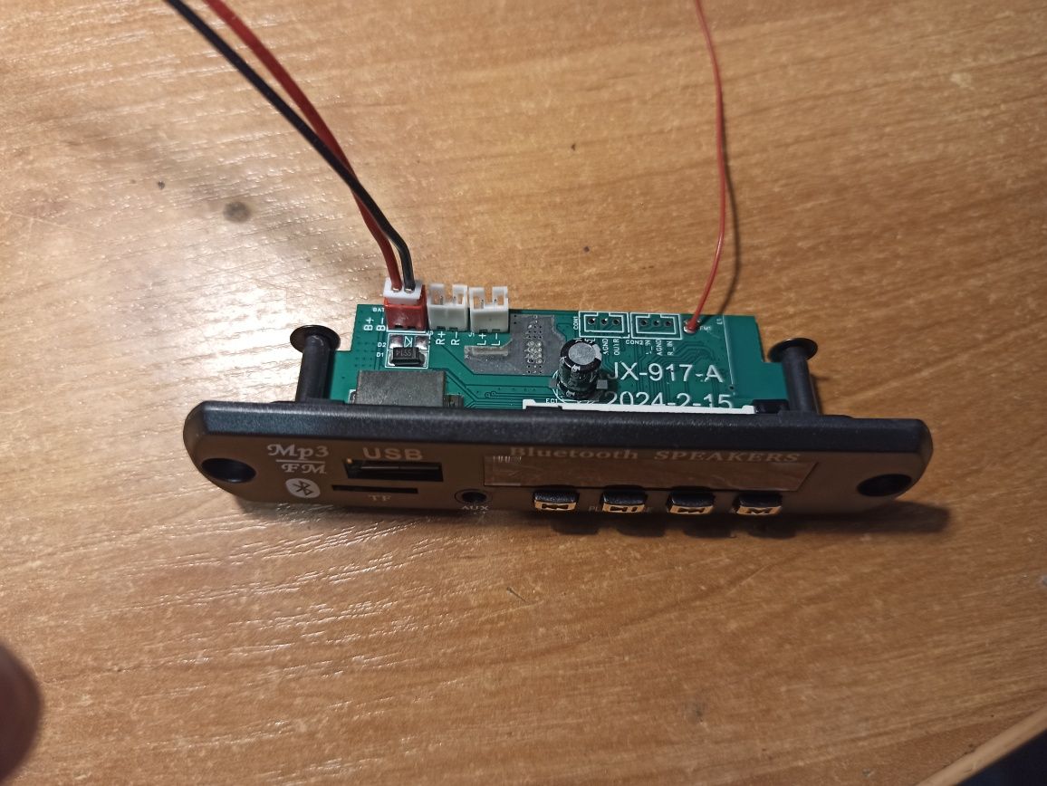 Odbiornik bluetooth FM AUX USB z pilotem 2 x 10 W