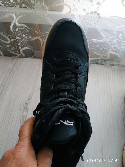 Кросівки жіночі, р.38