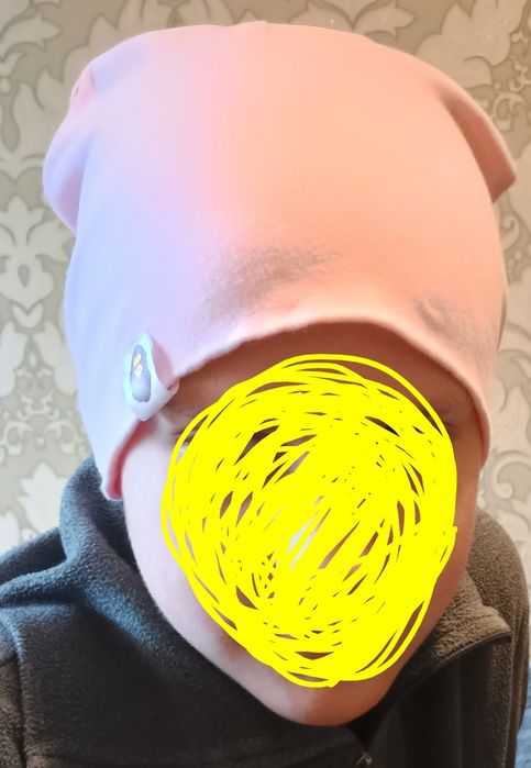 Легенька рожева шапочка