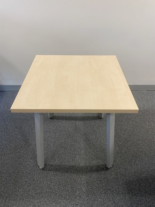 Stolik do biura marki Kobi. Mały