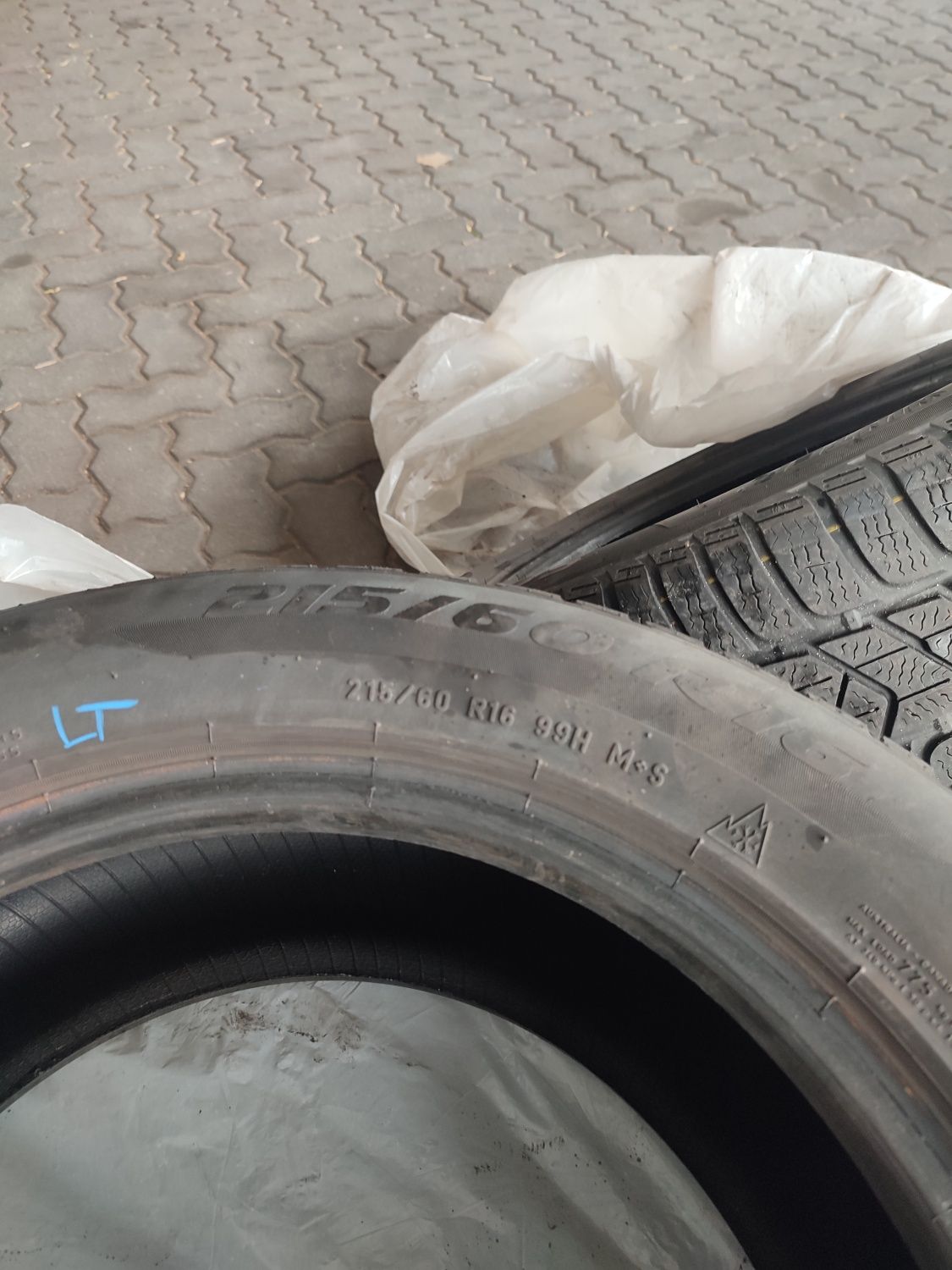 Opony PIRELLI 215 60 R16