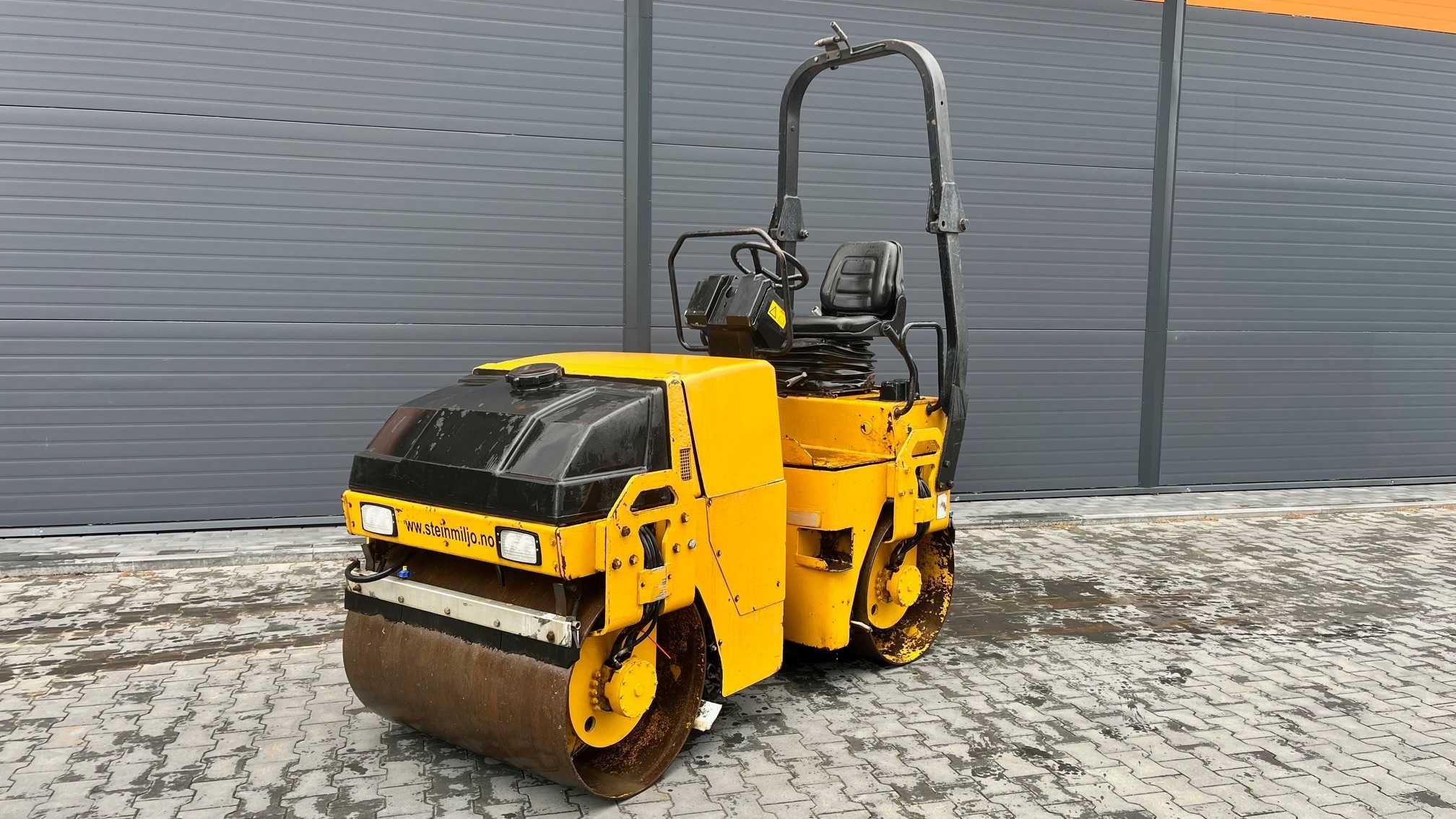WALEC DYNAPAC cc102   3 T  wibracje  2001 rok
