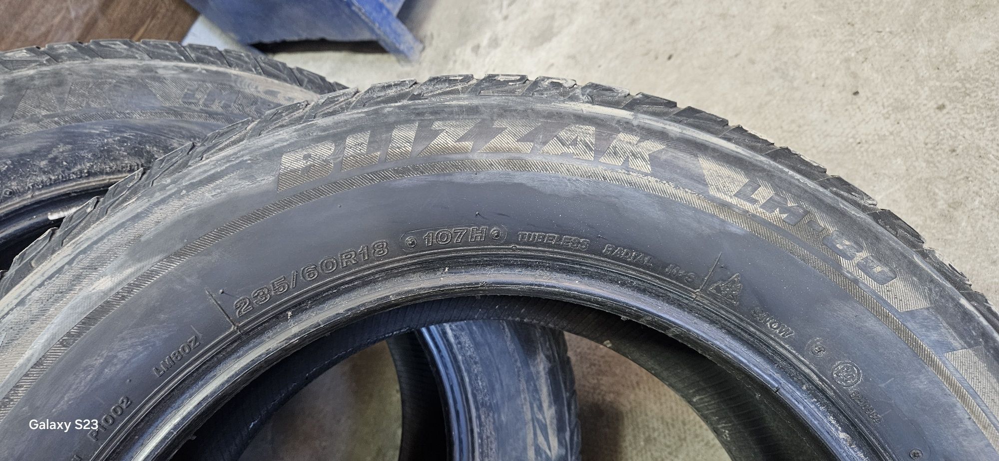 235/60 R18 LM80Z