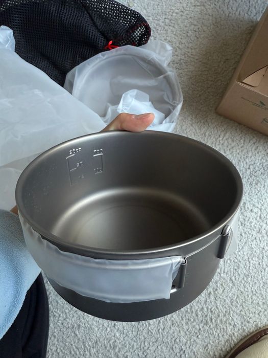 Tytanowy garnek turystyczny (1l) z patelnią (0,5l)