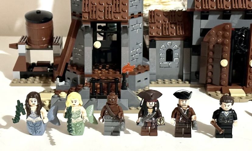 LEGO 4194 – Whitecap Bay (Pirates of the Caribbean) – Usado como Novo