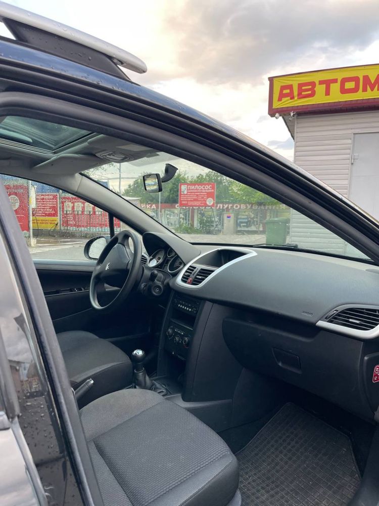 Peugeot 207 SW 1,4 бензин