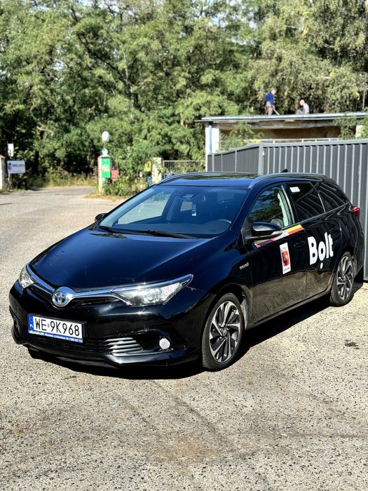 Toyota Auris Hybrid 2020 – wynajem z wikupem pod taxi (Uber / Bolt)
