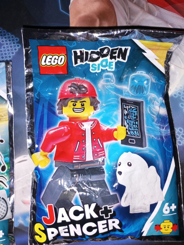 LEGO figurki hidden side