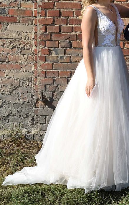 Suknia ślubna z welonem i akcesoriami