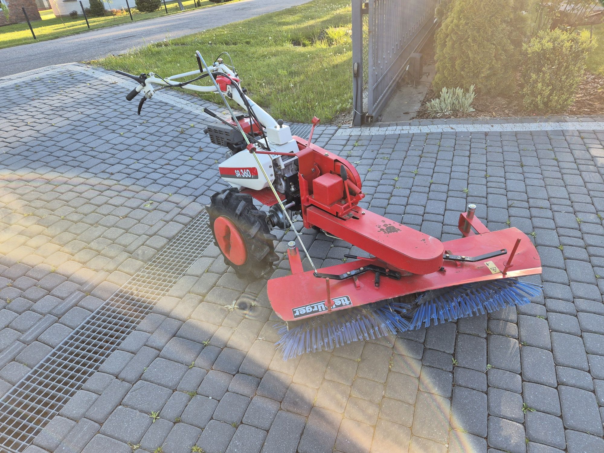 Traktorek jednoosiowy Iseki SA 360F Dzik