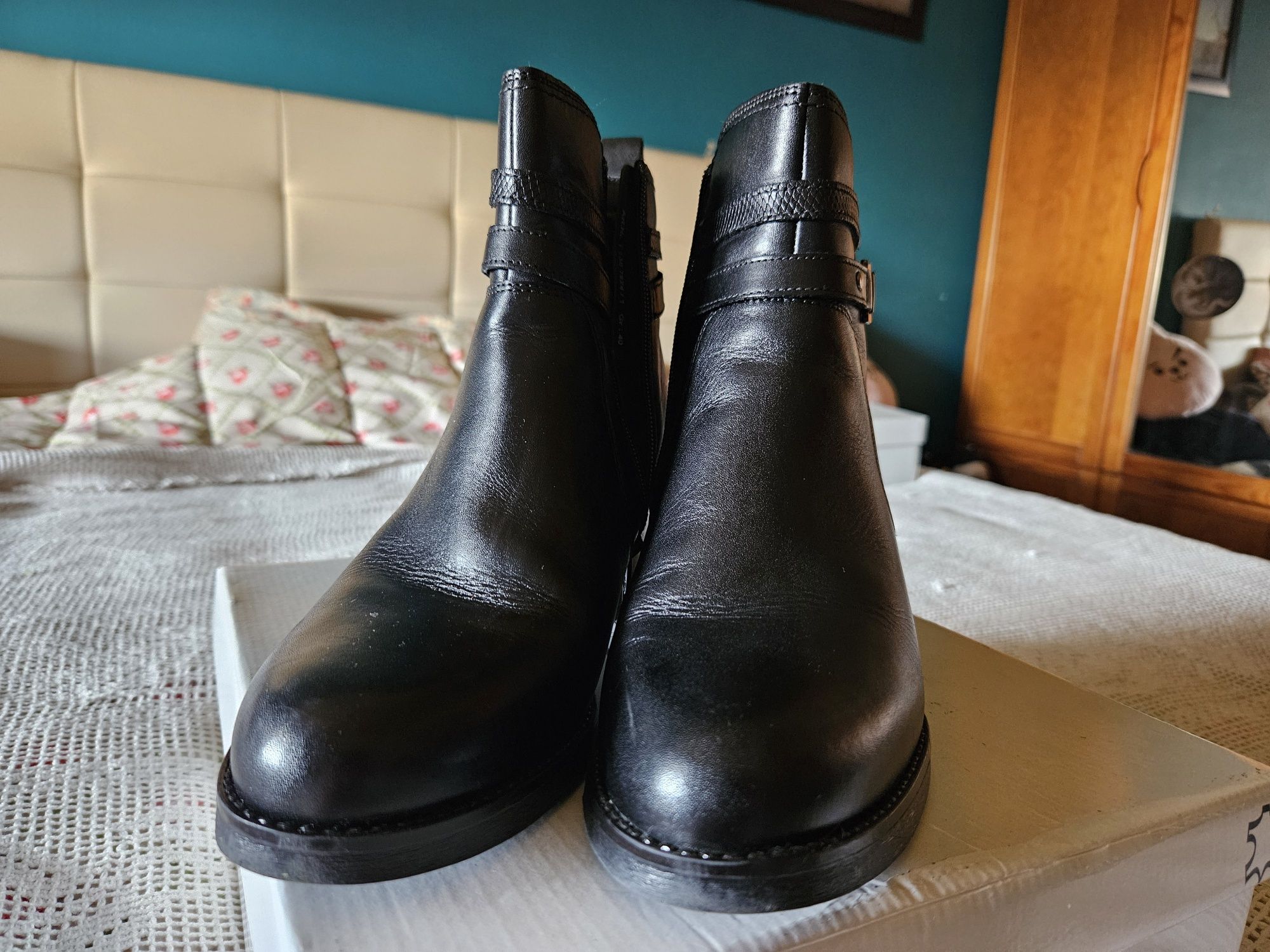 Botas de Pele em bom estado, marca 5th Avenue