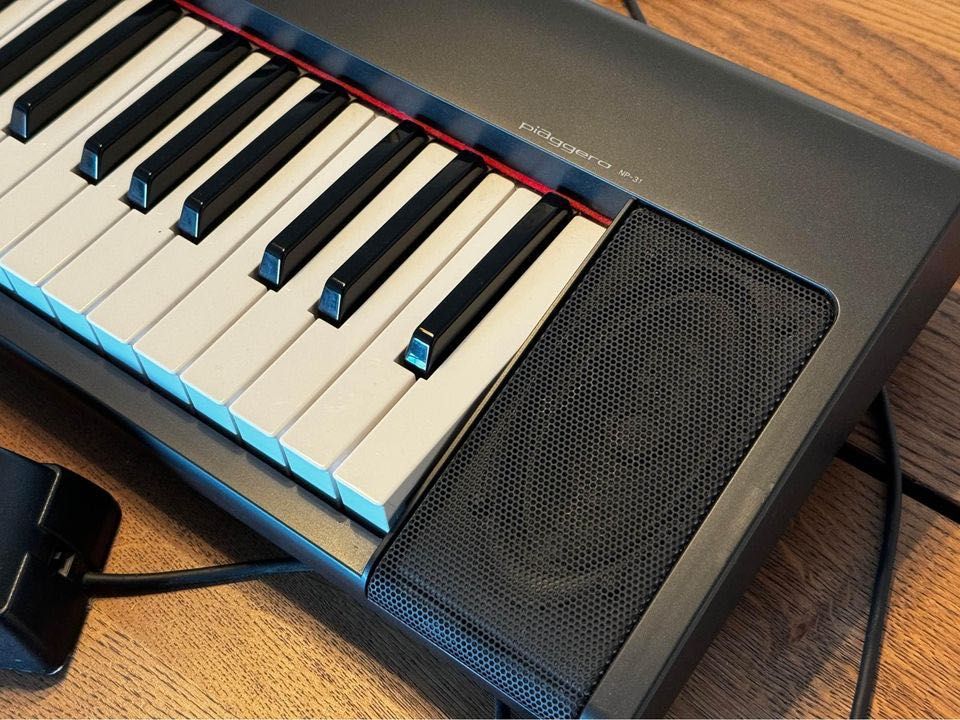 Yamaha NP-31 Piano Digital, 76 Teclas, com Pedal de Sustain