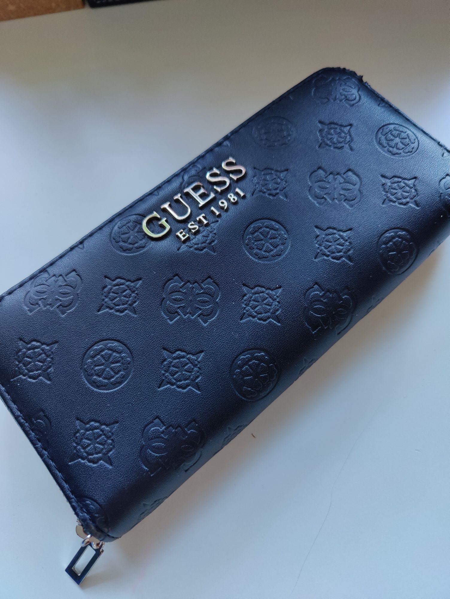 Duży portfel Guess