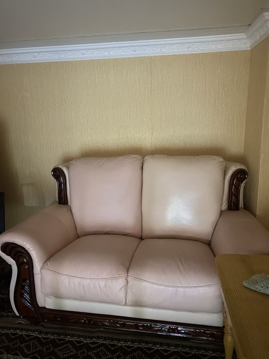 Продам шкіряний двомісний диван, натуральна шкіра